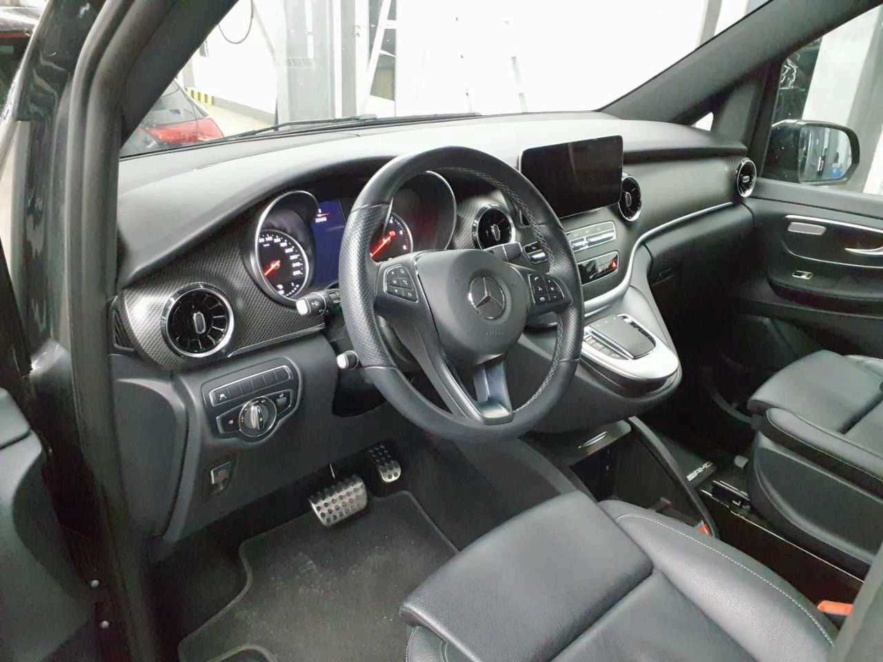Mercedes-Benz V 300 d EDITION AMG AHK Tisch Leder ILS 7Sitze - Automobil: obrázok 5 Mercedes-Benz V 300 d EDITION AMG AHK Tisch Leder ILS 7Sitze - Automobil: obrázok 5