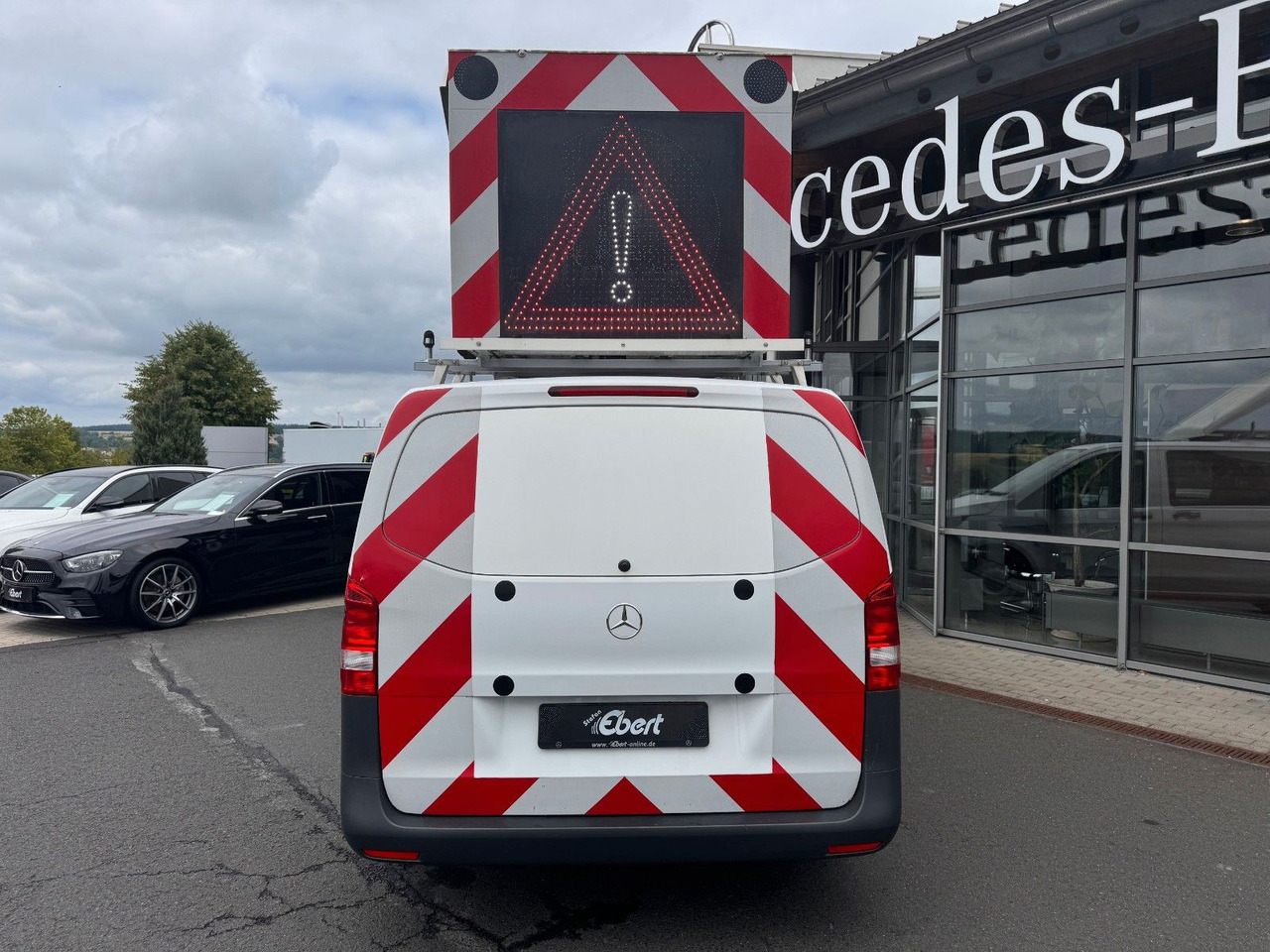 Mercedes-Benz Vito 111 CDI Tourer Begleitfahrzeug BF3+ / WVZ - Malá dodávka: obrázok 2 Mercedes-Benz Vito 111 CDI Tourer Begleitfahrzeug BF3+ / WVZ - Malá dodávka: obrázok 2