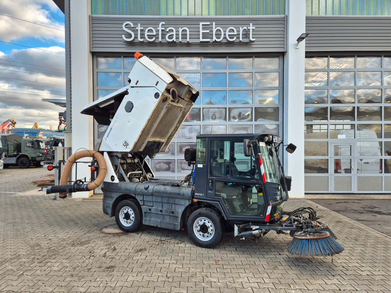 Schmidt Swingo Compact 200+ Klima - Zametacie vozidlo: obrázok 1 Schmidt Swingo Compact 200+ Klima - Zametacie vozidlo: obrázok 1