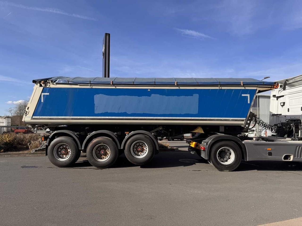 Schmitz Cargobull SGF*S3 SKI 24 SL 7.2 Mulde 23m³ Liftachse 5x Schmitz Cargobull SGF*S3 SKI 24 SL 7.2 Alu-Mulde 23m³ Liftachse - Náves sklápěcí: obrázok 4 Schmitz Cargobull SGF*S3 SKI 24 SL 7.2 Mulde 23m³ Liftachse 5x Schmitz Cargobull SGF*S3 SKI 24 SL 7.2 Alu-Mulde 23m³ Liftachse - Náves sklápěcí: obrázok 4