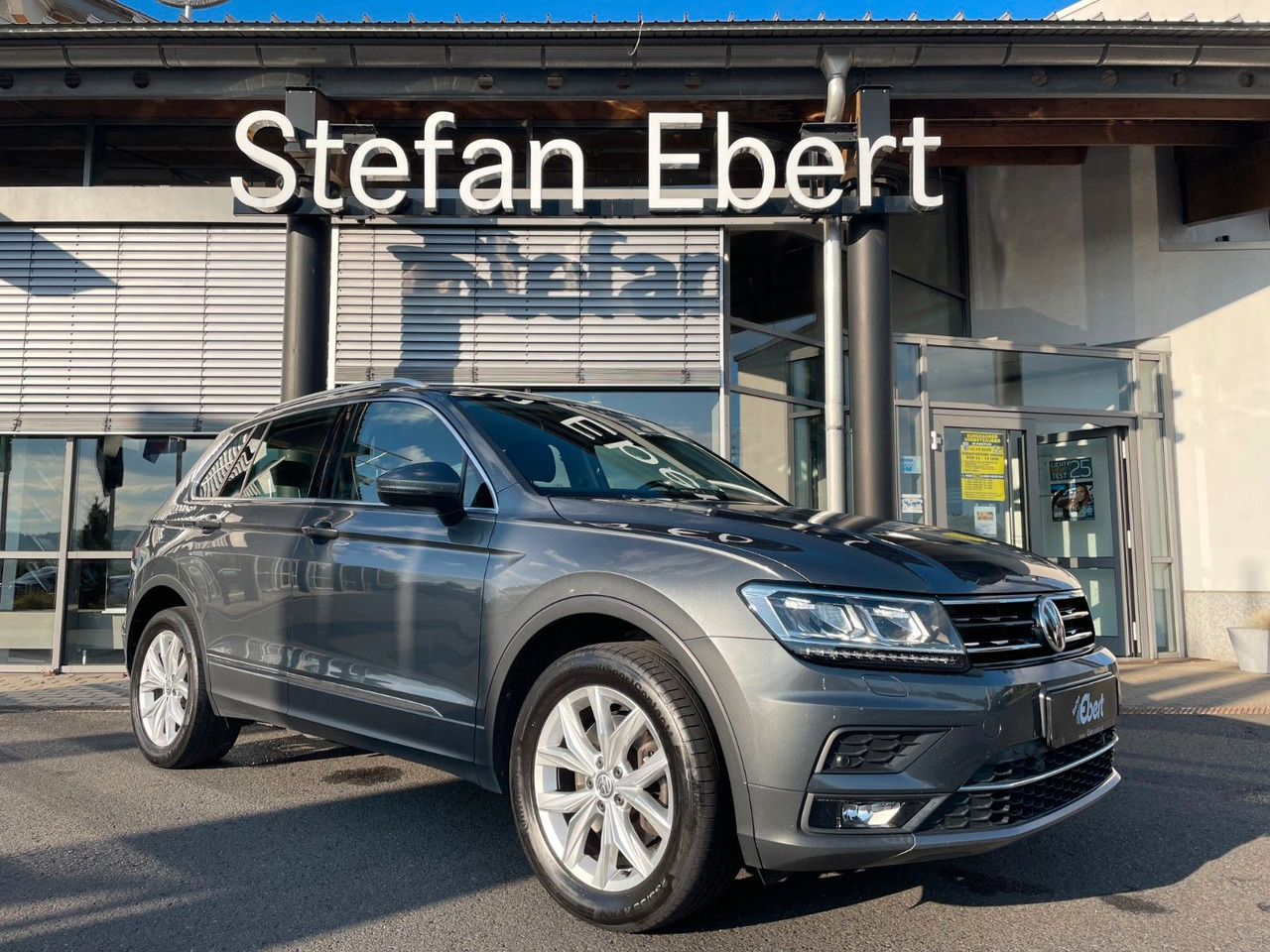 Volkswagen Tiguan 2.0 TSI Highline 4M AHK+LED+DAB+ACC+PDC - SUV: obrázok 1 Volkswagen Tiguan 2.0 TSI Highline 4M AHK+LED+DAB+ACC+PDC - SUV: obrázok 1