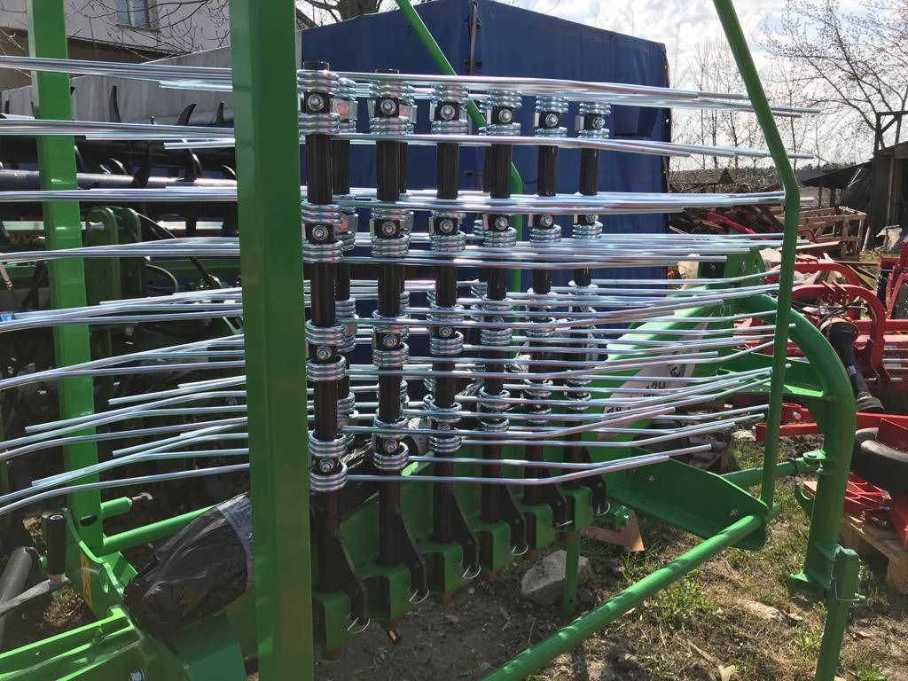 Inter-Tech Rotary Rake ZKT-420, 4.2 m - Obracač sena: obrázok 3 Inter-Tech Rotary Rake ZKT-420, 4.2 m - Obracač sena: obrázok 3