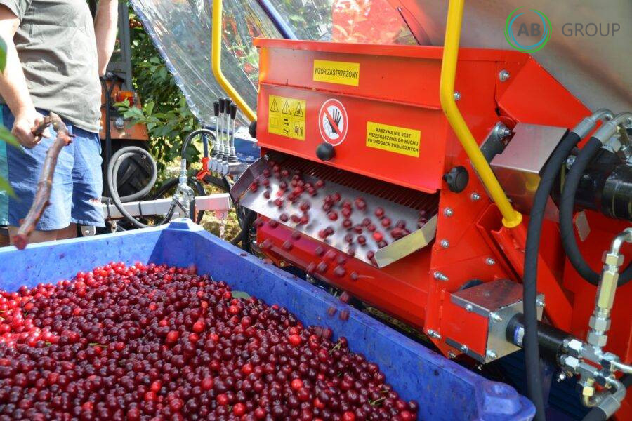 Jagoda machine for harvesting cherries, plums Gacek - Záhradná technika: obrázok 4 Jagoda machine for harvesting cherries, plums Gacek - Záhradná technika: obrázok 4