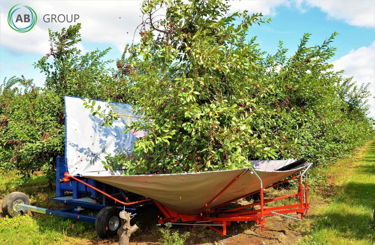 Jagoda machine for harvesting cherries, plums Gacek - Záhradná technika: obrázok 1 Jagoda machine for harvesting cherries, plums Gacek - Záhradná technika: obrázok 1