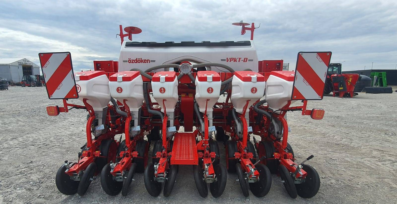 Ozdoken pneumatic precision seeder model VPKT-DG6 - on stock - Přesný sejací stroj: obrázok 2 Ozdoken pneumatic precision seeder model VPKT-DG6 - on stock - Přesný sejací stroj: obrázok 2