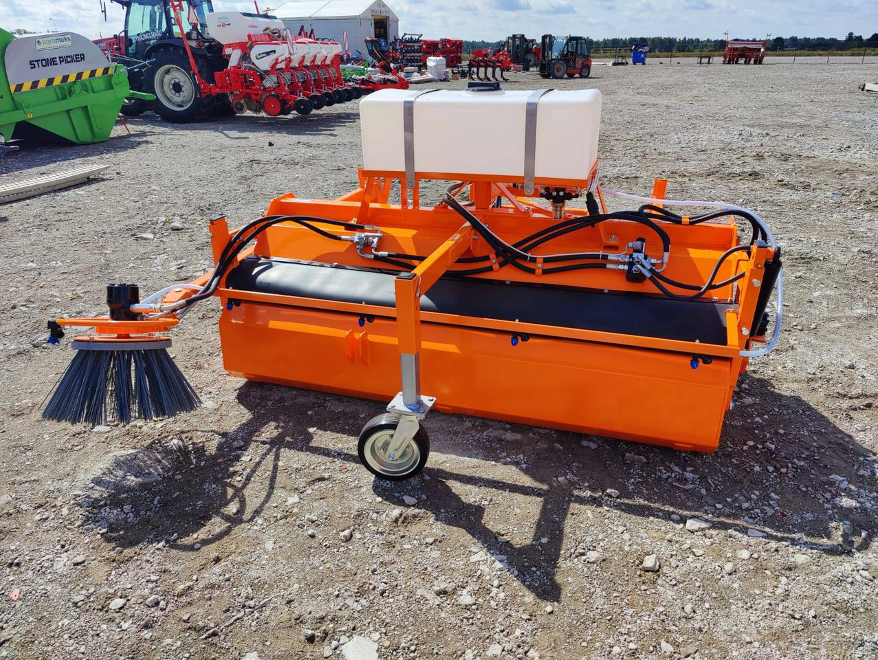 POM Augustów 2m Zamiatarka Typ T801/2 - dostępna od ręki! - Zametač pre Komunálne/ Špeciálne stroje: obrázok 1 POM Augustów 2m Zamiatarka Typ T801/2 - dostępna od ręki! - Zametač pre Komunálne/ Špeciálne stroje: obrázok 1