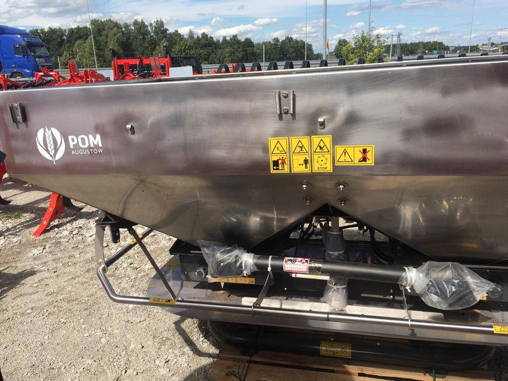 POM Augustów Rozsiewacz nawozów zawieszany ZEUS 1600L - dostępny od ręki! - Rozmetač hnojiva: obrázok 3 POM Augustów Rozsiewacz nawozów zawieszany ZEUS 1600L - dostępny od ręki! - Rozmetač hnojiva: obrázok 3