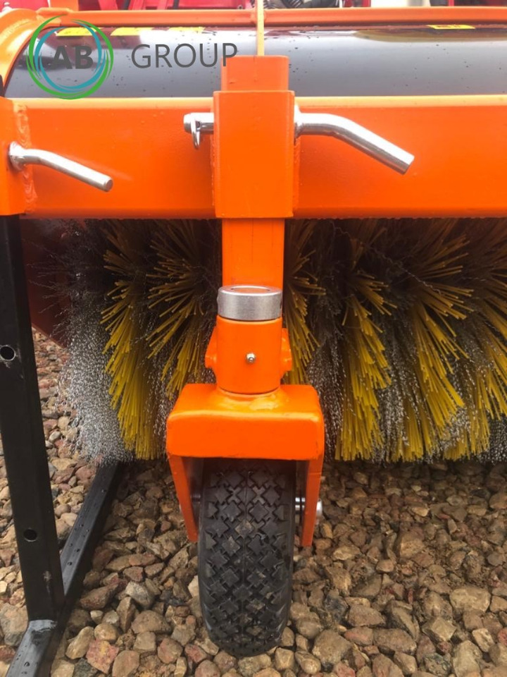 Pomarol tractor sweeper ZS250, 2,5 m - Zametač pre Komunálne/ Špeciálne stroje: obrázok 3 Pomarol tractor sweeper ZS250, 2,5 m - Zametač pre Komunálne/ Špeciálne stroje: obrázok 3