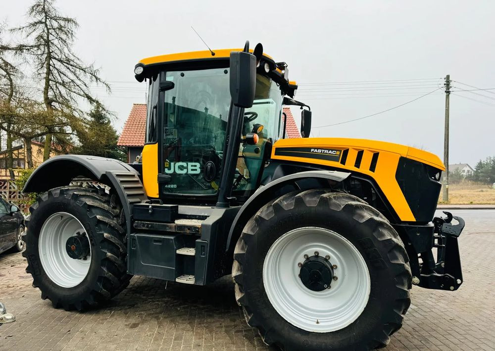 JCB FASTRAC 4220 - Traktor: obrázok 4 JCB FASTRAC 4220 - Traktor: obrázok 4