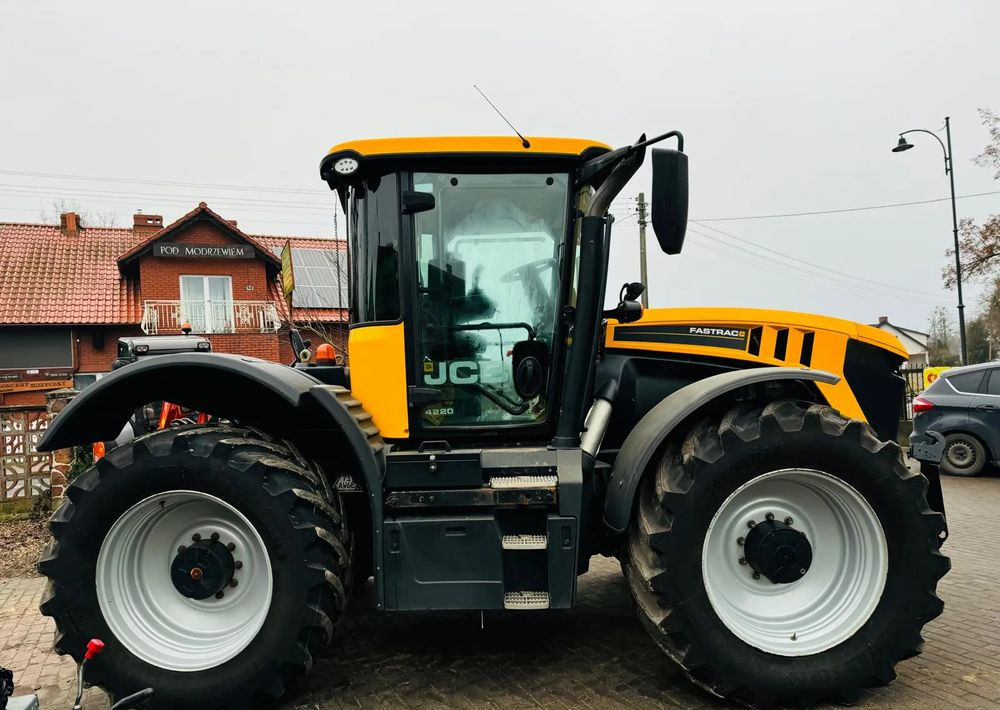 JCB FASTRAC 4220 - Traktor: obrázok 5 JCB FASTRAC 4220 - Traktor: obrázok 5
