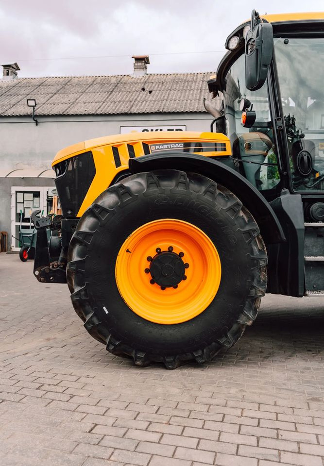 JCB Fastrac 4220 - Traktor: obrázok 2 JCB Fastrac 4220 - Traktor: obrázok 2