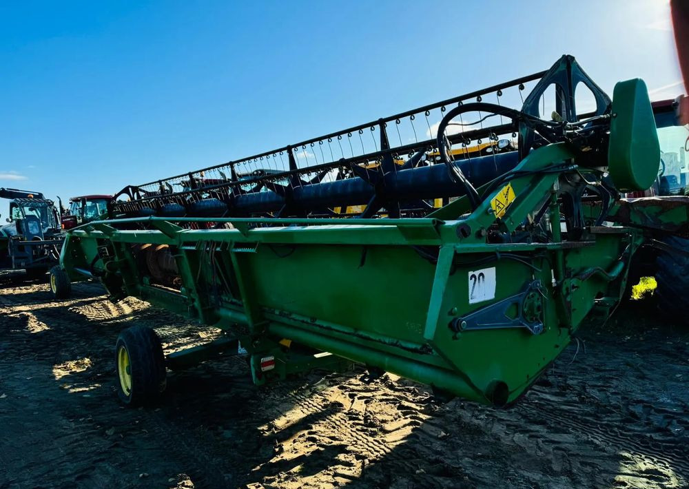 John Deere 630R - Adaptér na obilie: obrázok 2 John Deere 630R - Adaptér na obilie: obrázok 2