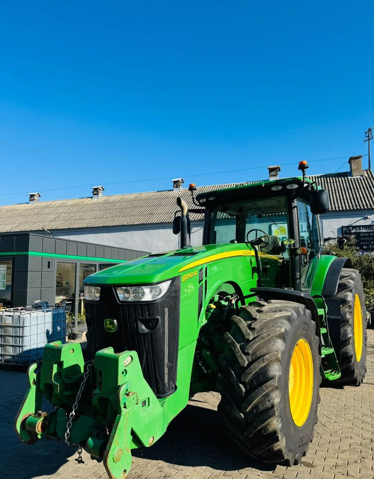 John Deere 8260R - Traktor: obrázok 4 John Deere 8260R - Traktor: obrázok 4