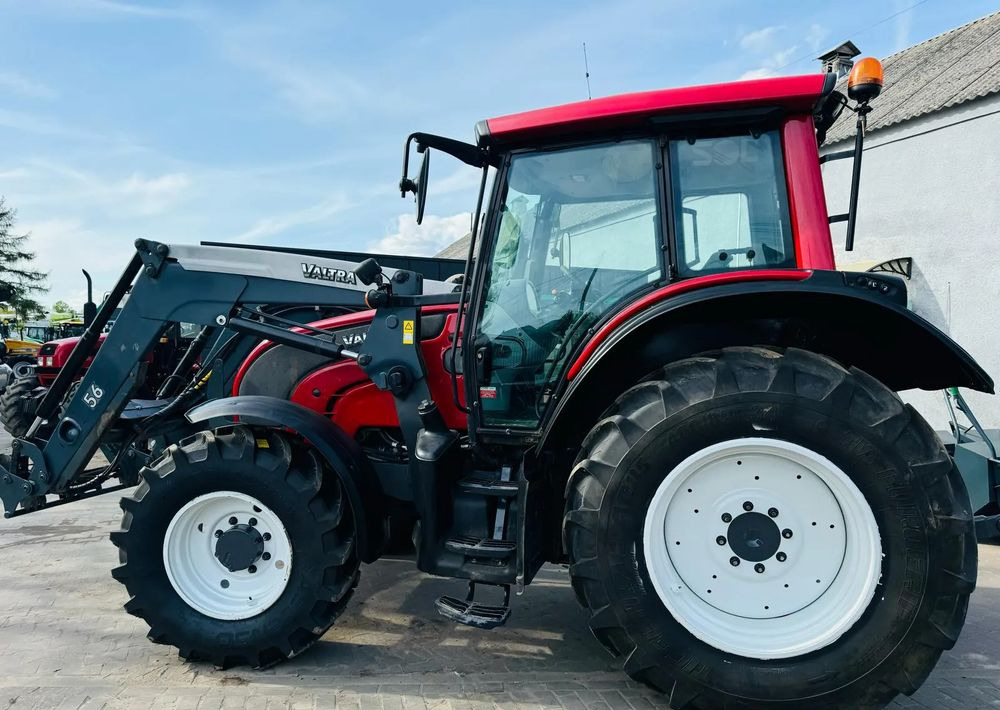 Valtra N101 - Traktor: obrázok 4 Valtra N101 - Traktor: obrázok 4
