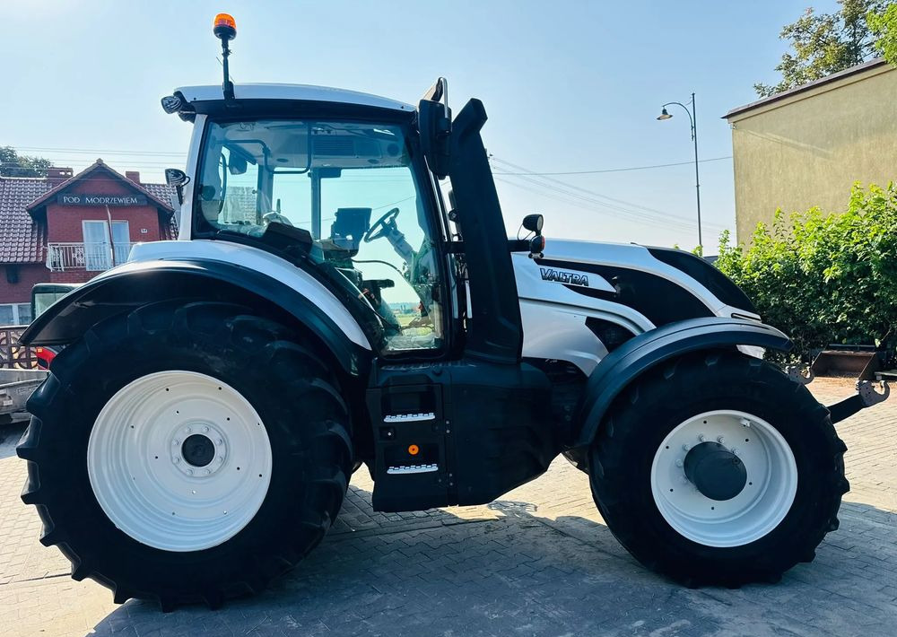 Valtra T174 UNLIMITED Versu - Traktor: obrázok 2 Valtra T174 UNLIMITED Versu - Traktor: obrázok 2