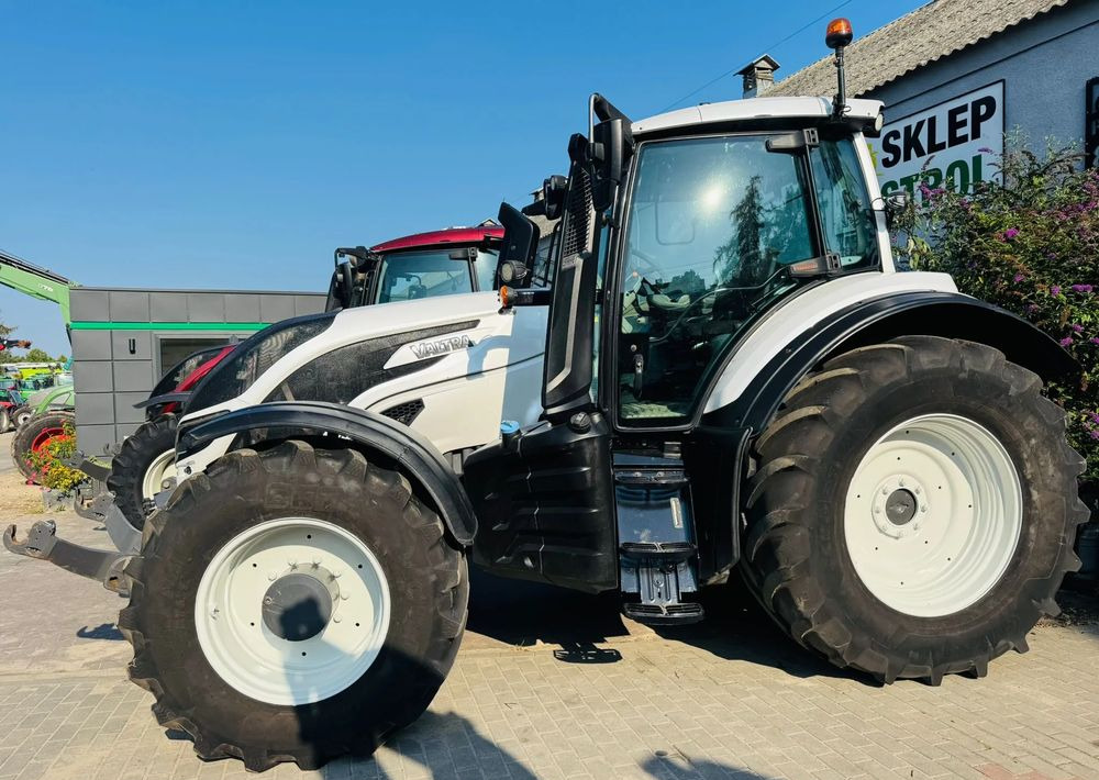 Valtra T174 UNLIMITED Versu - Traktor: obrázok 4 Valtra T174 UNLIMITED Versu - Traktor: obrázok 4