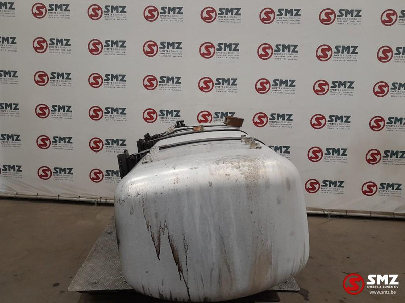 Mercedes-Benz Occ brandstoftank 660L + AdBluetank 75L met steune - Palivová nádrž pre Nákladné auto: obrázok 3 Mercedes-Benz Occ brandstoftank 660L + AdBluetank 75L met steune - Palivová nádrž pre Nákladné auto: obrázok 3