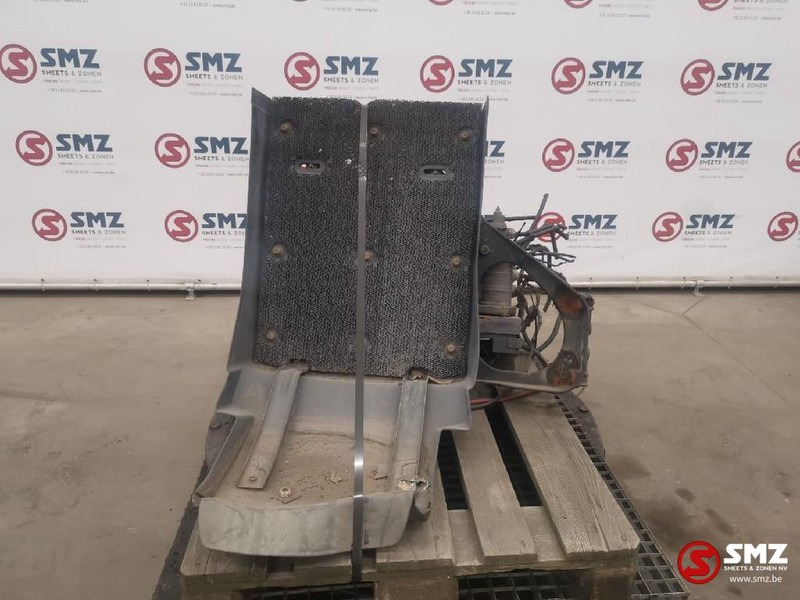 Volvo Occ Spatbord links met luchtketel Volvo FM9 - Karoséria a exteriér pre Nákladné auto: obrázok 4 Volvo Occ Spatbord links met luchtketel Volvo FM9 - Karoséria a exteriér pre Nákladné auto: obrázok 4