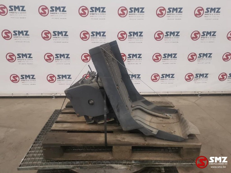 Volvo Occ Spatbord links met luchtketel Volvo FM9 - Karoséria a exteriér pre Nákladné auto: obrázok 3 Volvo Occ Spatbord links met luchtketel Volvo FM9 - Karoséria a exteriér pre Nákladné auto: obrázok 3