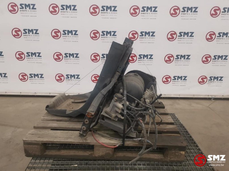 Volvo Occ Spatbord links met luchtketel Volvo FM9 - Karoséria a exteriér pre Nákladné auto: obrázok 1 Volvo Occ Spatbord links met luchtketel Volvo FM9 - Karoséria a exteriér pre Nákladné auto: obrázok 1