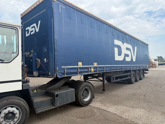 Schmitz Cargobull Laadklep - Plachtový náves: obrázok 1 Schmitz Cargobull Laadklep - Plachtový náves: obrázok 1