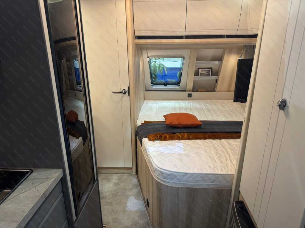 DE LUXE 460 UFe - Obytný príves: obrázok 3 DE LUXE 460 UFe - Obytný príves: obrázok 3