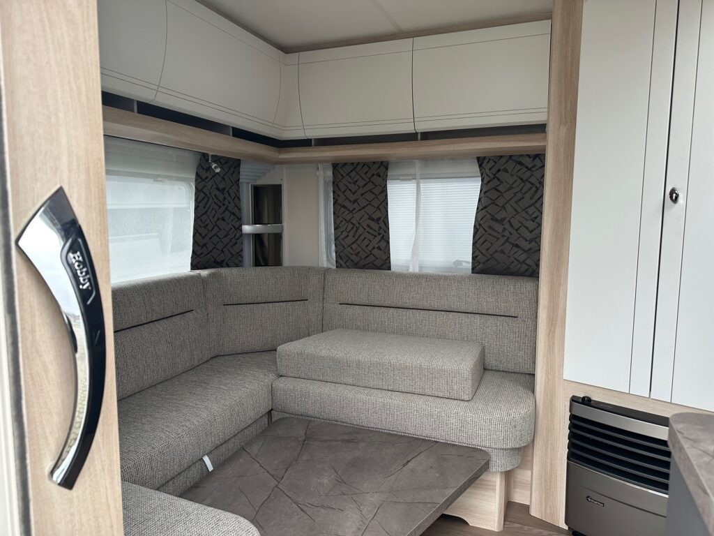 DE LUXE 495 UL 2024 - Obytný príves: obrázok 5 DE LUXE 495 UL 2024 - Obytný príves: obrázok 5