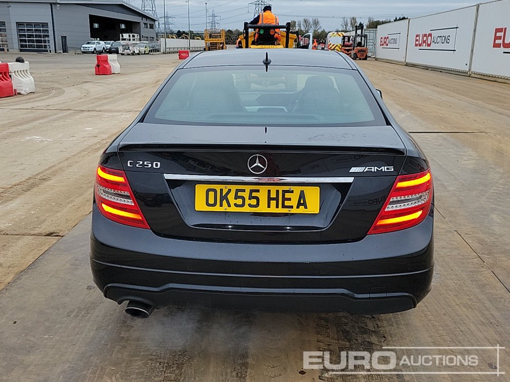 2015 Mercedes C250 AMG - Automobil: obrázok 4 2015 Mercedes C250 AMG - Automobil: obrázok 4