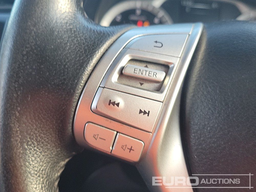 Pick-up 2017 Nissan Navara: obrázok 34 Pick-up 2017 Nissan Navara: obrázok 34