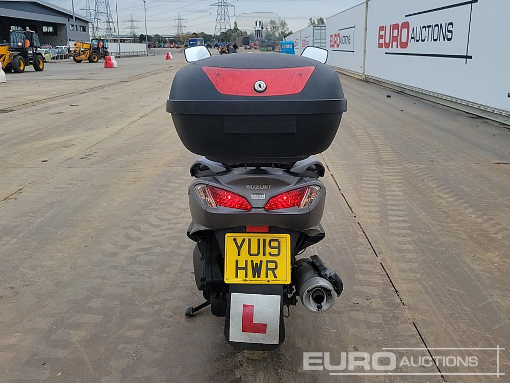 2019 Suzuki Burgman - Motocykel: obrázok 4 2019 Suzuki Burgman - Motocykel: obrázok 4
