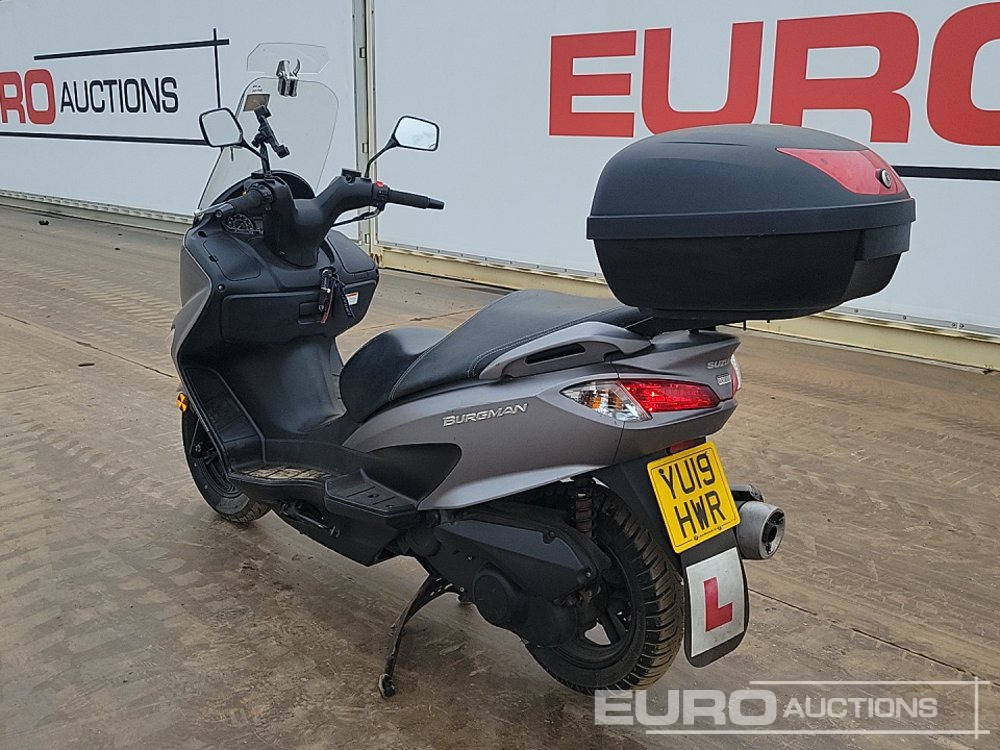 2019 Suzuki Burgman - Motocykel: obrázok 3 2019 Suzuki Burgman - Motocykel: obrázok 3