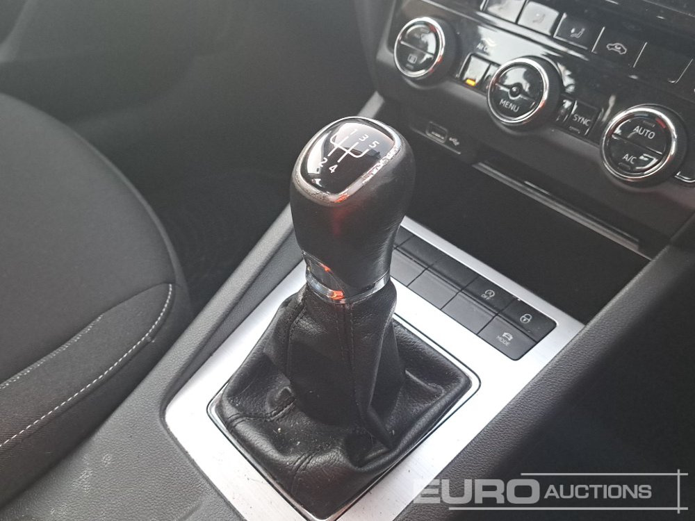 Automobil 2020 Skoda Octavia: obrázok 33 Automobil 2020 Skoda Octavia: obrázok 33