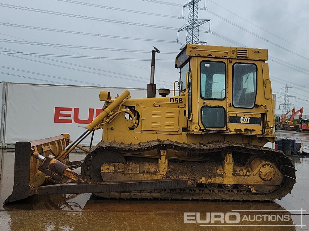 CAT D5B - Buldozér: obrázok 2 CAT D5B - Buldozér: obrázok 2