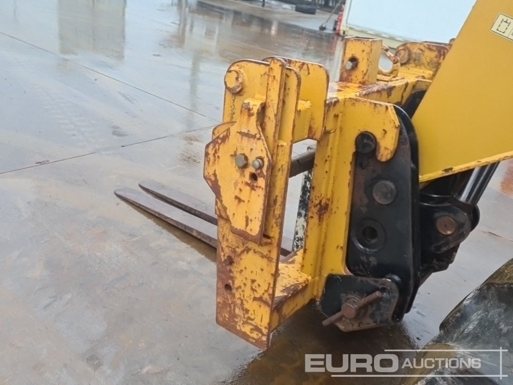 Teleskopický nakladač CAT TH340B: obrázok 16