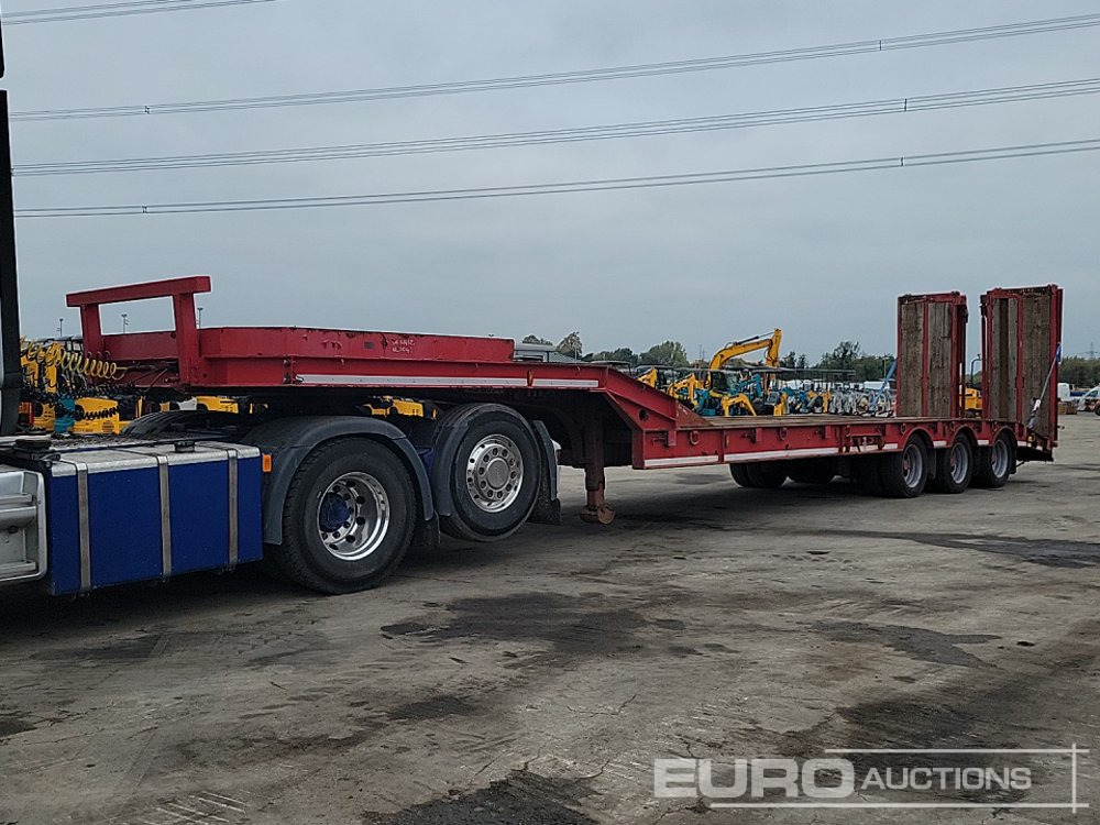Cheiftain Tri Axle Stepframe Low Loader Trailer, Neck Ramps, Out Riggers, Hydraulic Flip Toe Ramps - Náves podvalník: obrázok 1 Cheiftain Tri Axle Stepframe Low Loader Trailer, Neck Ramps, Out Riggers, Hydraulic Flip Toe Ramps - Náves podvalník: obrázok 1