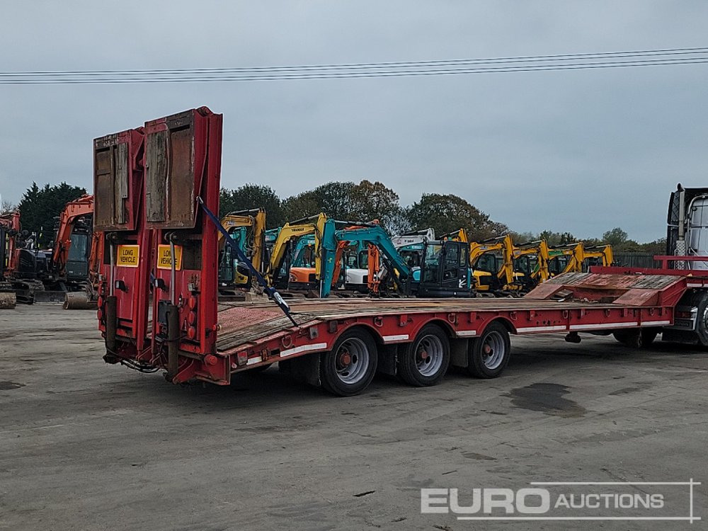 Cheiftain Tri Axle Stepframe Low Loader Trailer, Neck Ramps, Out Riggers, Hydraulic Flip Toe Ramps - Náves podvalník: obrázok 5 Cheiftain Tri Axle Stepframe Low Loader Trailer, Neck Ramps, Out Riggers, Hydraulic Flip Toe Ramps - Náves podvalník: obrázok 5