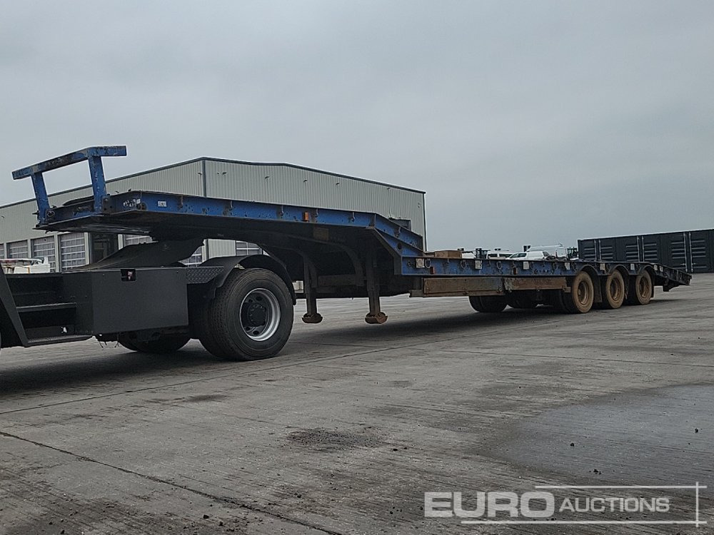 Chieftain Tri Axle Step Frame Low Loader Trailer - Náves podvalník: obrázok 1 Chieftain Tri Axle Step Frame Low Loader Trailer - Náves podvalník: obrázok 1