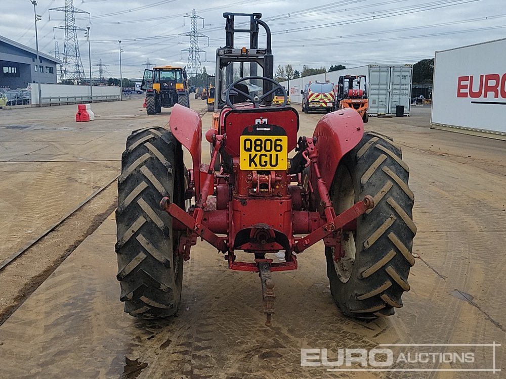 International B414 - Traktor: obrázok 4 International B414 - Traktor: obrázok 4