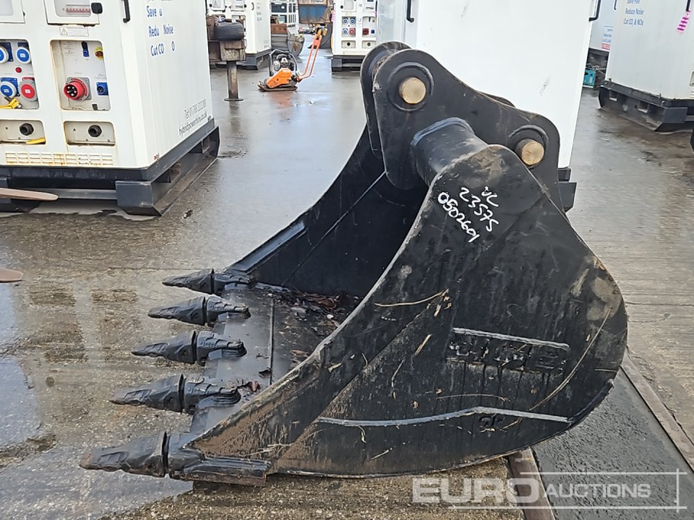 JCB 46" Digging Bucket 65mm Pin to suit 13 Ton Excavator - Lyžica: obrázok 2 JCB 46" Digging Bucket 65mm Pin to suit 13 Ton Excavator - Lyžica: obrázok 2