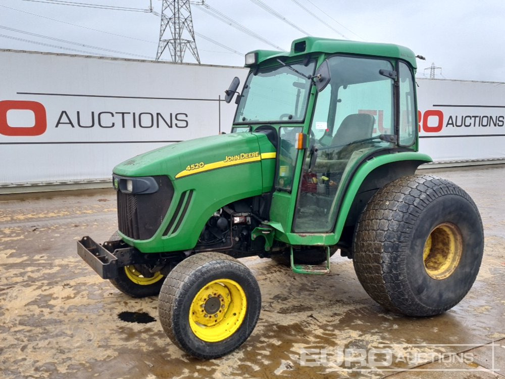 John Deere 4520 - Kompaktný traktor: obrázok 1 John Deere 4520 - Kompaktný traktor: obrázok 1