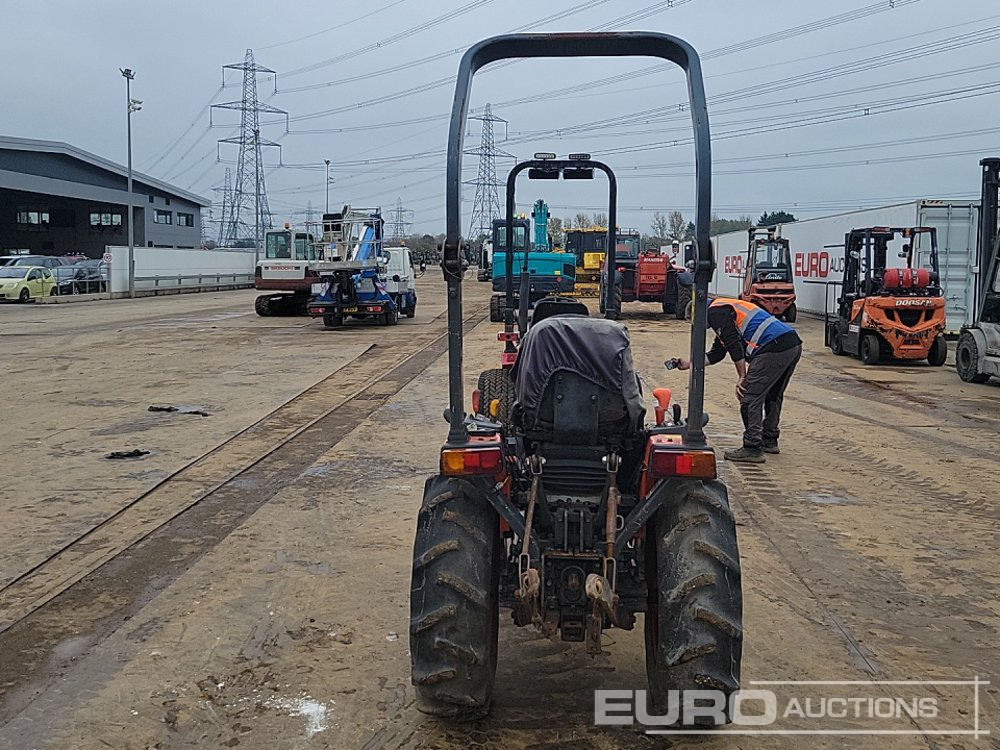 Kubota B2420 - Kompaktný traktor: obrázok 4 Kubota B2420 - Kompaktný traktor: obrázok 4