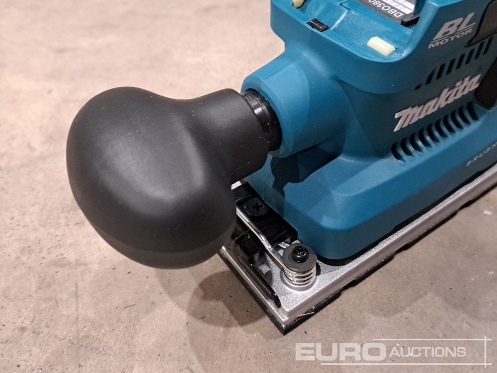 Vybavenie garáže/ Dielne Makita 18 Volt Cordless Sander: obrázok 9
