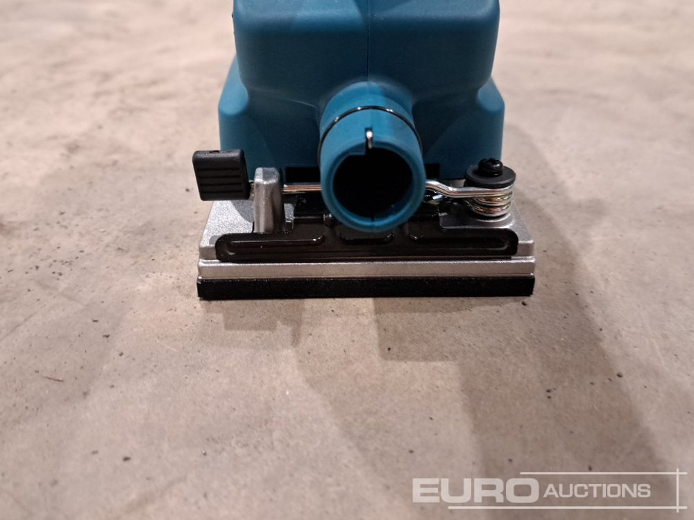 Vybavenie garáže/ Dielne Makita 18 Volt Cordless Sander: obrázok 13