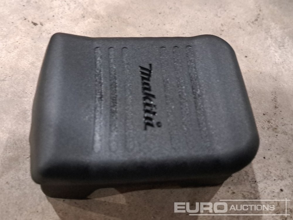 Vybavenie garáže/ Dielne Makita 18 Volt Cordless Sander: obrázok 20