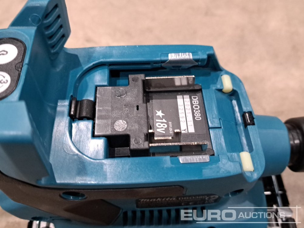 Vybavenie garáže/ Dielne Makita 18 Volt Cordless Sander: obrázok 17