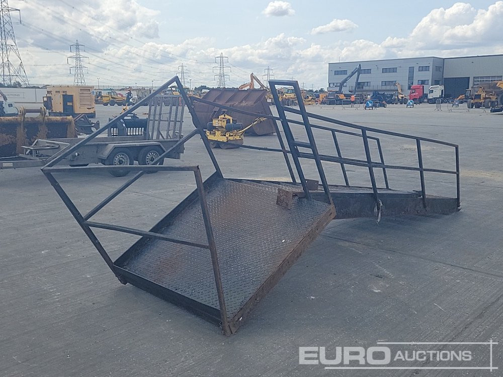 Metal Staircase to suit Welfare Unit - Stavebné zariadenia: obrázok 5 Metal Staircase to suit Welfare Unit - Stavebné zariadenia: obrázok 5