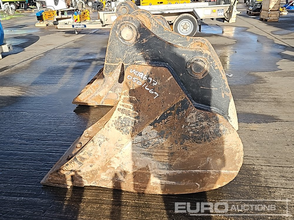Rhinox 24" Digging Bucket 65mm Pin to suit 13 Ton Excavator - Lyžica: obrázok 2 Rhinox 24" Digging Bucket 65mm Pin to suit 13 Ton Excavator - Lyžica: obrázok 2