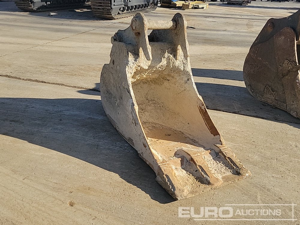Rhinox 24" Digging Bucket 65mm Pin to suit 13 Ton Excavator - Lyžica: obrázok 1 Rhinox 24" Digging Bucket 65mm Pin to suit 13 Ton Excavator - Lyžica: obrázok 1