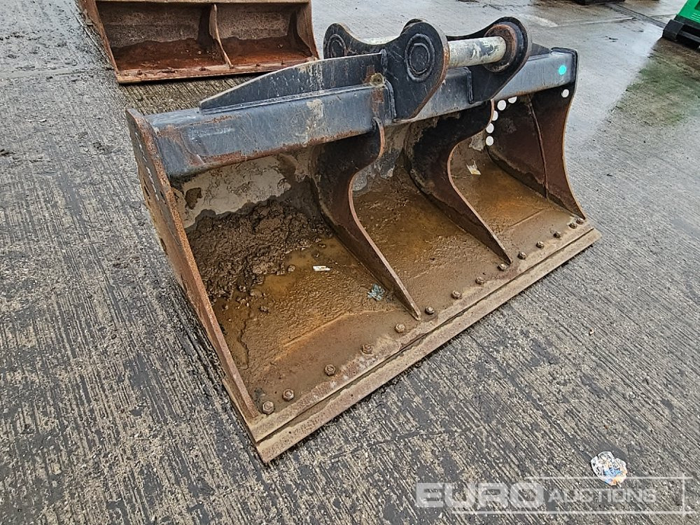 Rhinox 84" Ditching Bucket 80mm Pin to suit 20 Ton Excavator - Lyžica: obrázok 1 Rhinox 84" Ditching Bucket 80mm Pin to suit 20 Ton Excavator - Lyžica: obrázok 1