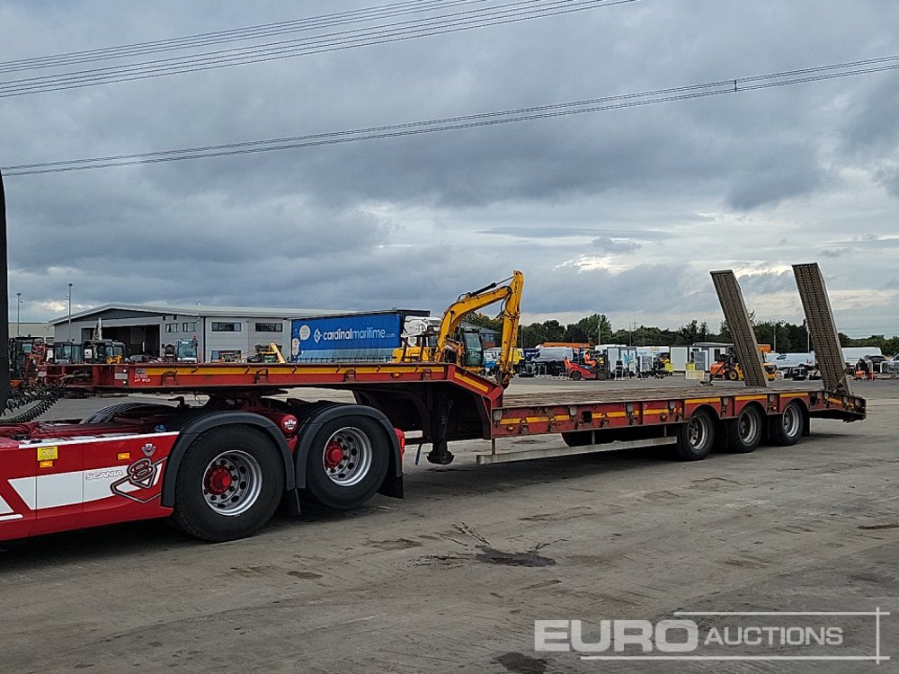 SDC Tri Axle Step Frame Low Loader Trailer, Out Riggers, Aluminum Ramps - Náves podvalník: obrázok 1 SDC Tri Axle Step Frame Low Loader Trailer, Out Riggers, Aluminum Ramps - Náves podvalník: obrázok 1